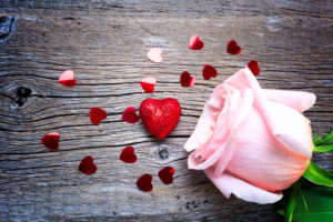 Valentines Day concept with red glitter hearts and pink roses